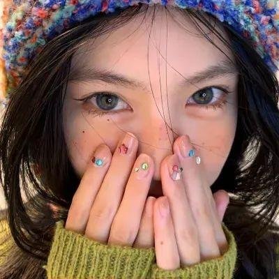 玛丽莲有深黑之眸